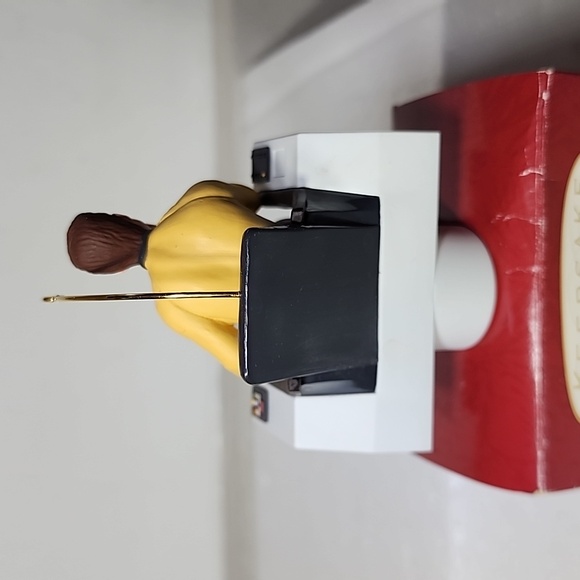 Captain Kirk. STAR TREK  Vintage Hallmark Keepsake Ornament 1995 - Picture 4 of 11